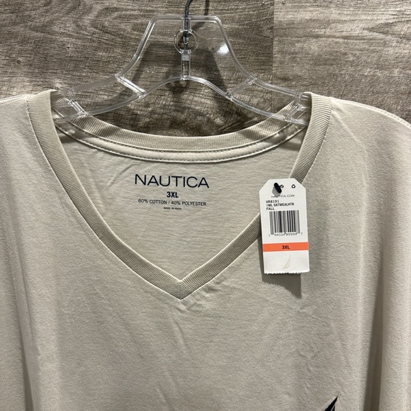 Nautica NWT Men’s V-Neck short Sleeves T-Shirt in a cotton/ Polyester blend. - Picture 3 of 7